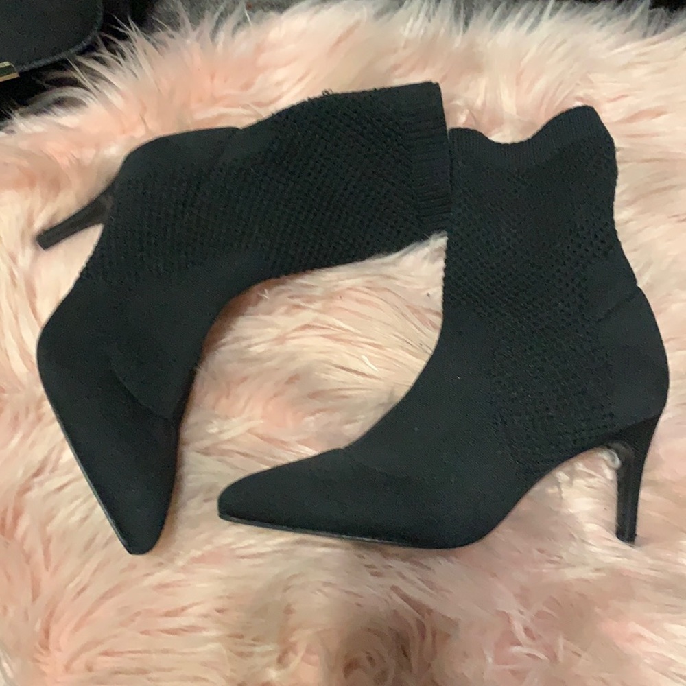 COPY - Size 5 Charles David sock kitten heel